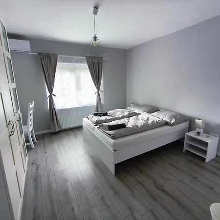 Apartment Ml 81 *